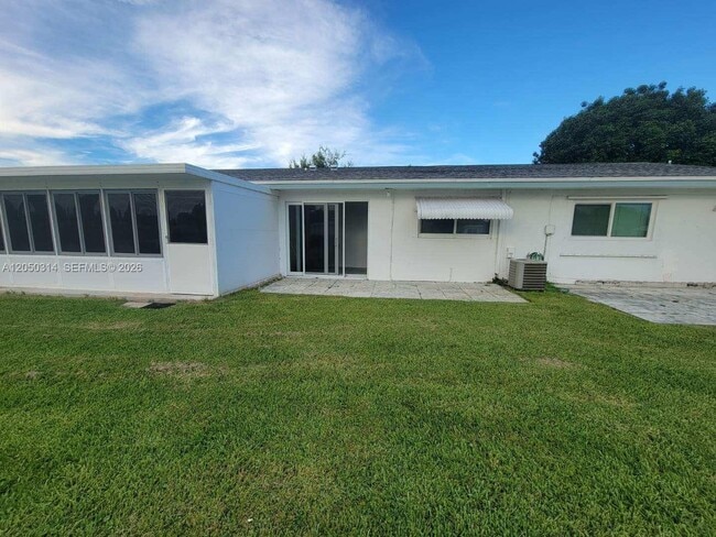 Building Photo - 1009 NW 88th Ave