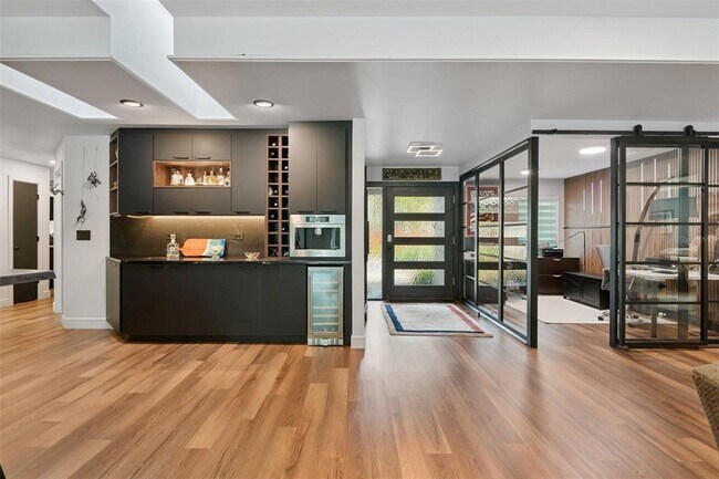 Building Photo - 1851 Royal Oak Pl E