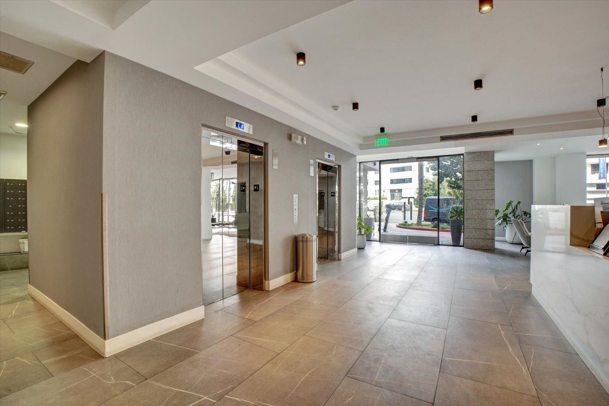 Building Photo - 10600 Wilshire Blvd