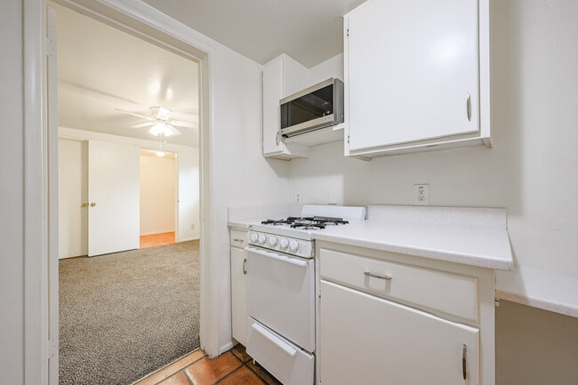 Building Photo - 1023 E Meadowbrook Ave