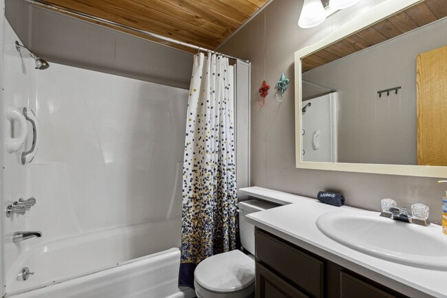 Building Photo - 2 bedroom, 2 bathroom Whitefish Condo, steps away from Whitefish Lake, minutes from the ski slopes!