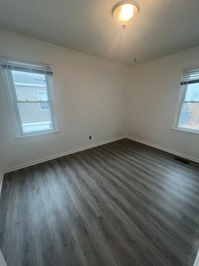 Building Photo - 8628 Chapp Ave