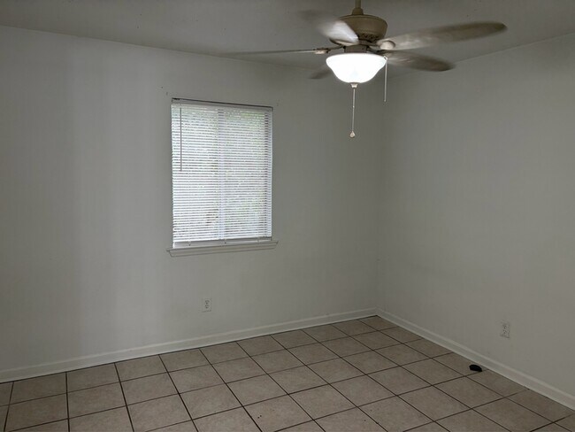 Building Photo - 207 Lovelace Dr