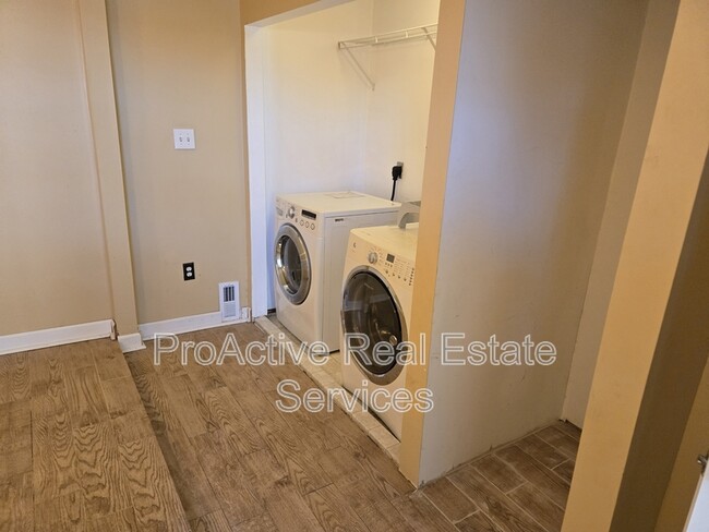 Building Photo - 9654 14th View St