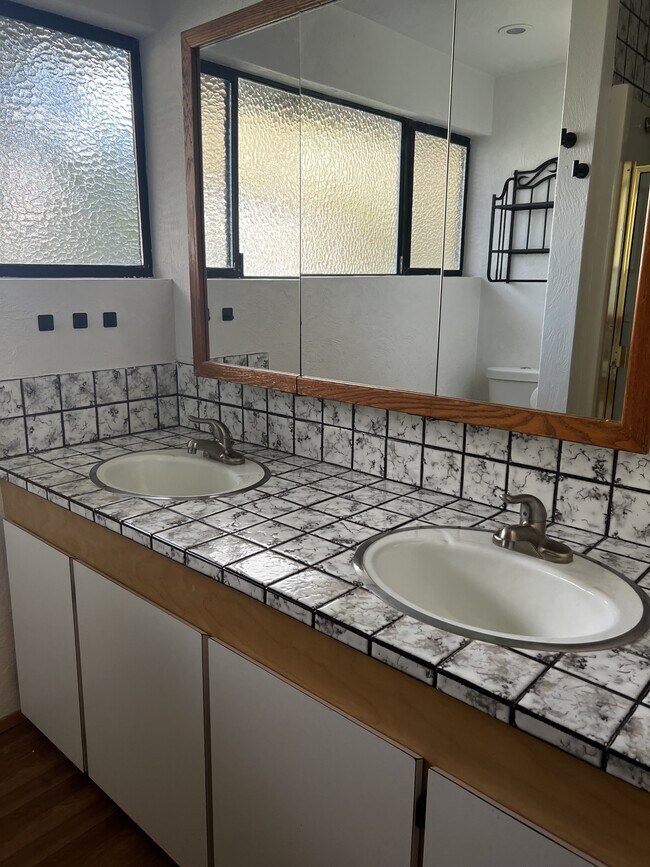 Building Photo - 146 Hawthorn Ln