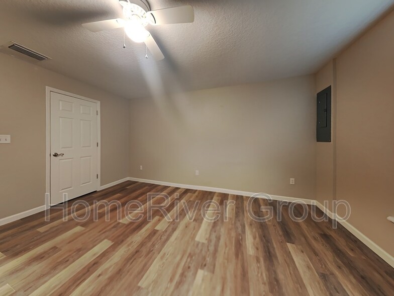 Building Photo - 915 Marlboro Dr