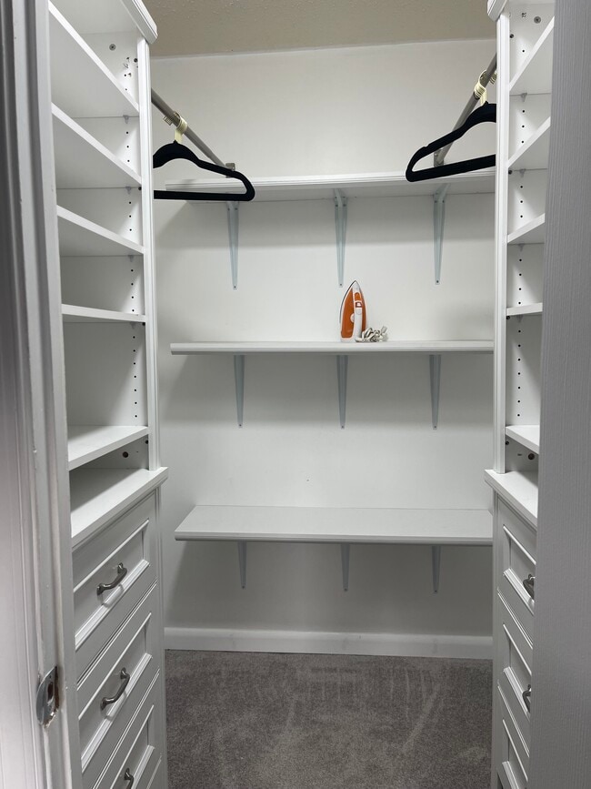 Building Photo - 604 Briar Ct