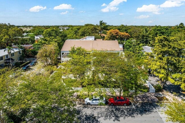 Building Photo - 1520 Salzedo St