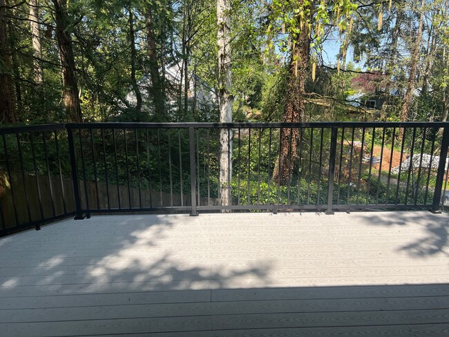 Building Photo - 4bd/2.75ba Bellevue Home