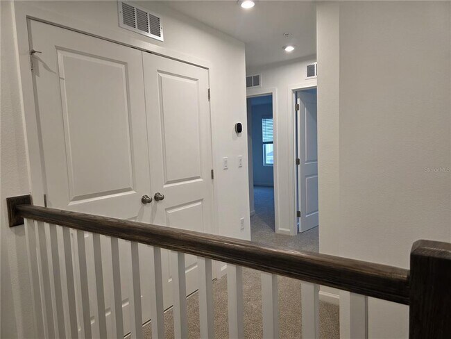 Building Photo - 9835 Walkway Dr