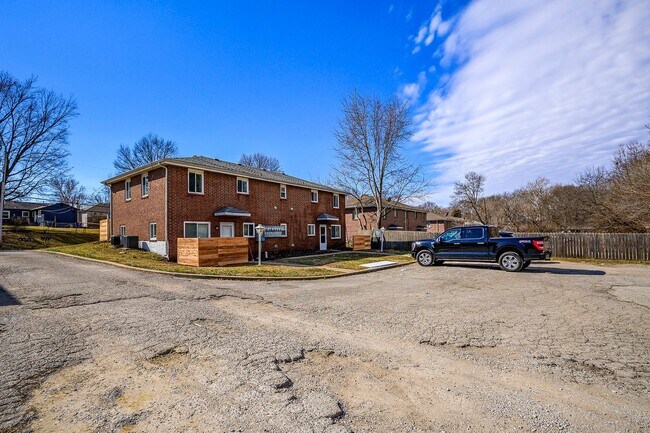 Building Photo - 806 NE 68th St