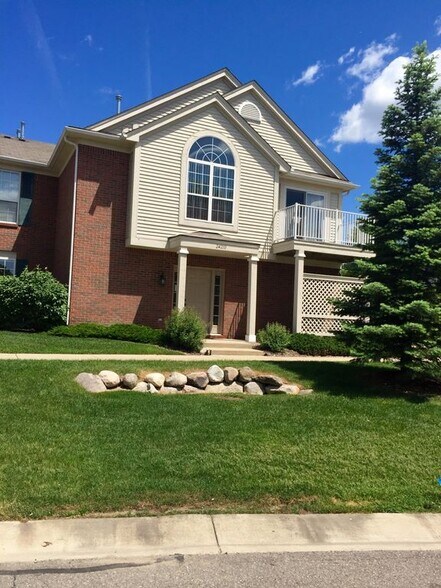 Building Photo - 20211 Chesapeake Cir