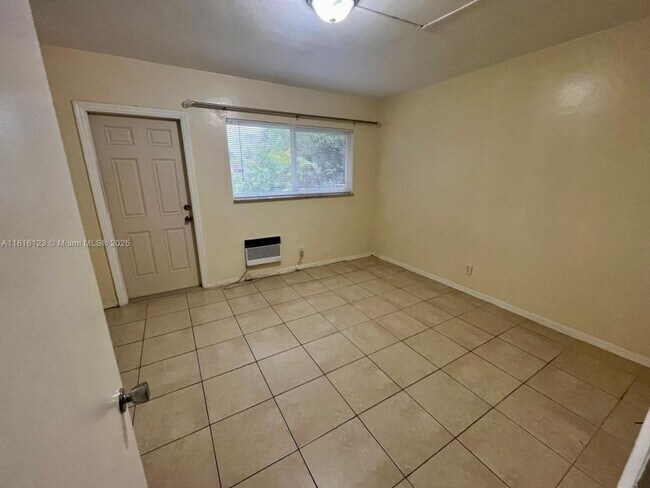 Building Photo - 1 bedroom in Hollywood FL 33020