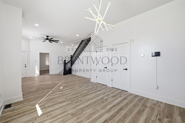 Building Photo - Fully Renovated 4bed, 3bath Home with Fenced In Yard