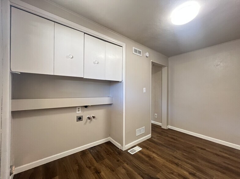 Building Photo - 8725 W Cory Ln