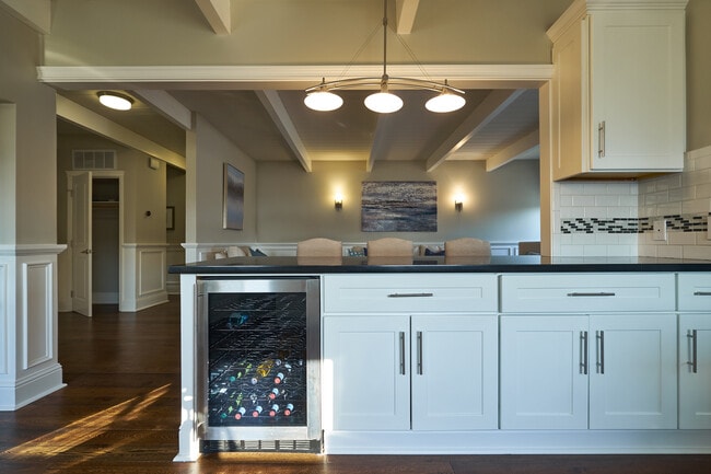 Aqua Terra 3 Bed, 2 Bath Kitchen/Living - Aqua Terra Apartments