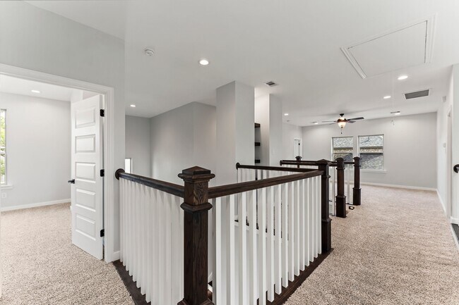 Building Photo - 7007 Longmire Cir