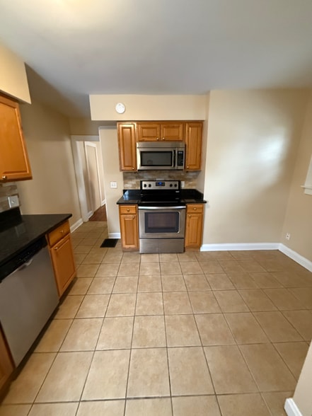 Building Photo - 55 W Lakeview Ave