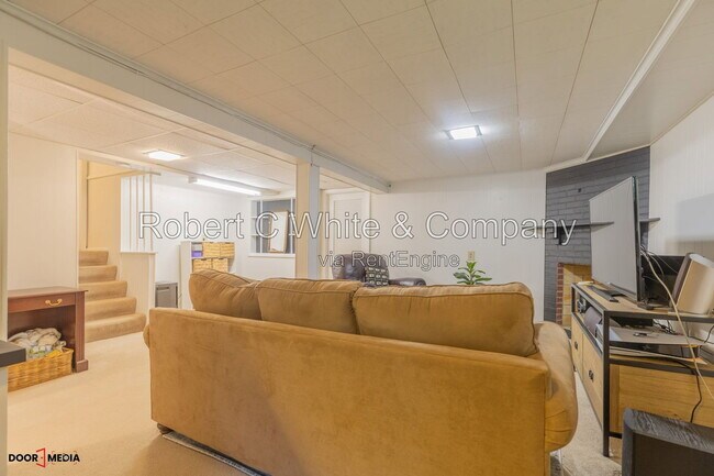 Building Photo - 73 Montclair Dr