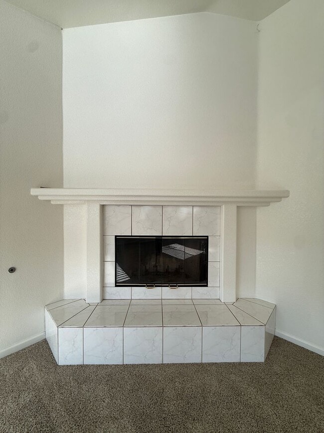 Building Photo - Rolling Hills Single Story Home Includes All Basic Utilities