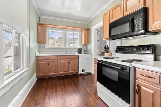 Building Photo - Downtown Smithfield: Beautiful, furnished apartment for rent