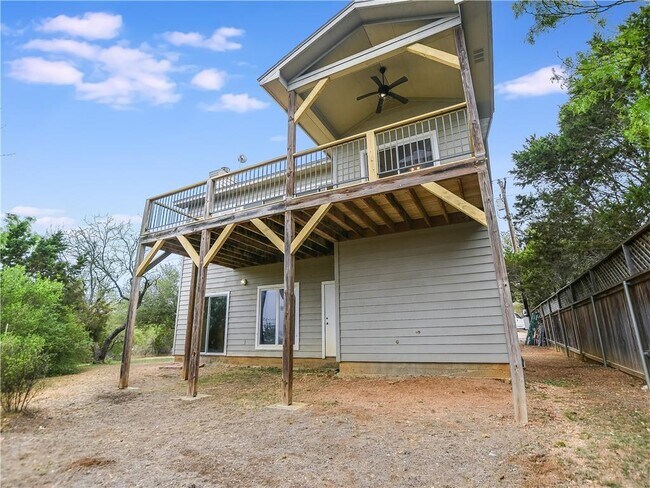 Building Photo - 605 Echo Dr