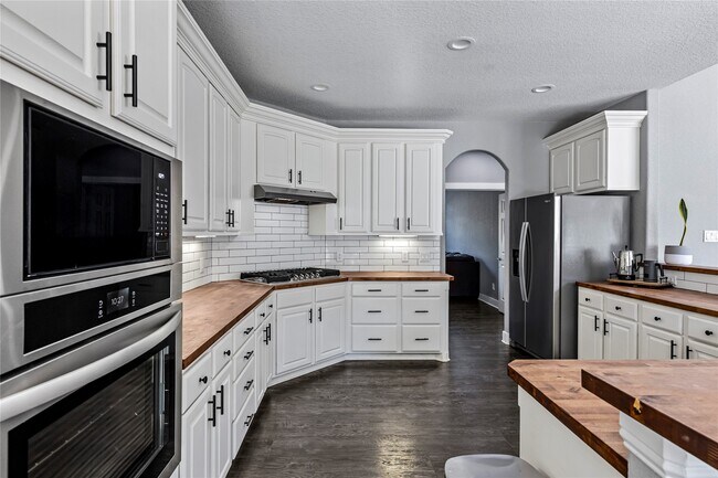 Building Photo - 11601 King George Ct