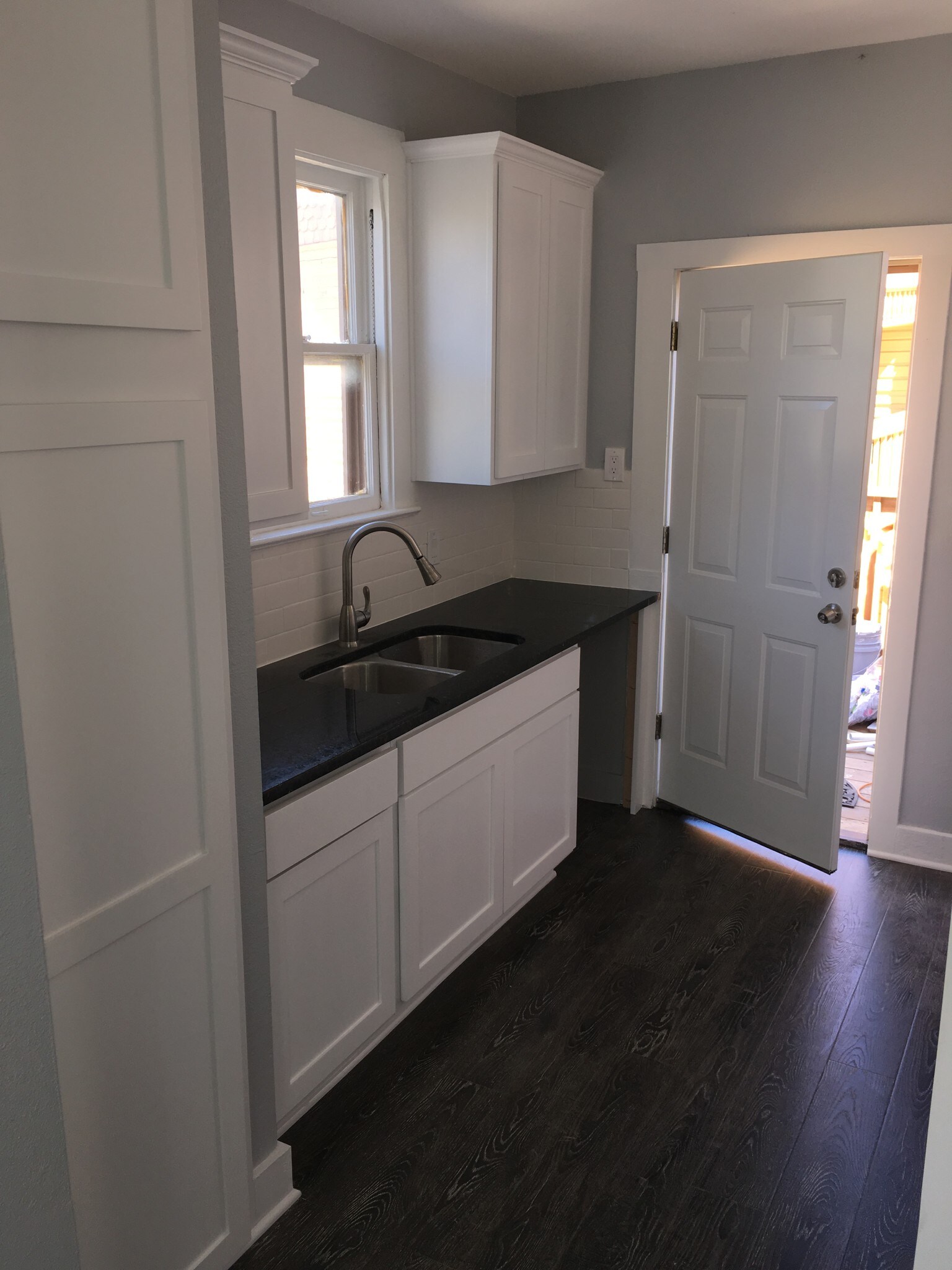 Building Photo - 506 E Guenther St