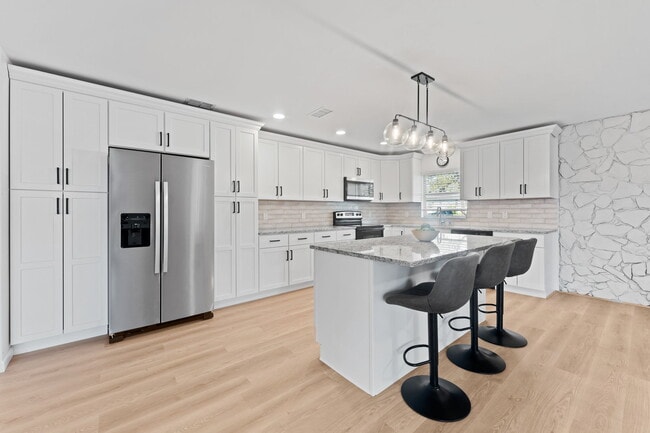 Building Photo - 8515 Indies Dr