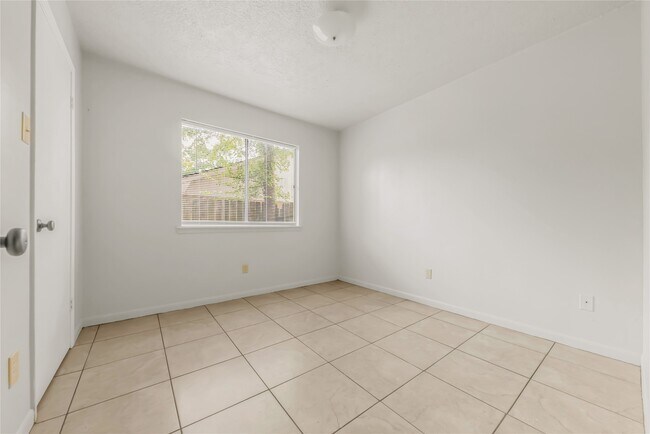 Building Photo - 1412 Gramma Ct
