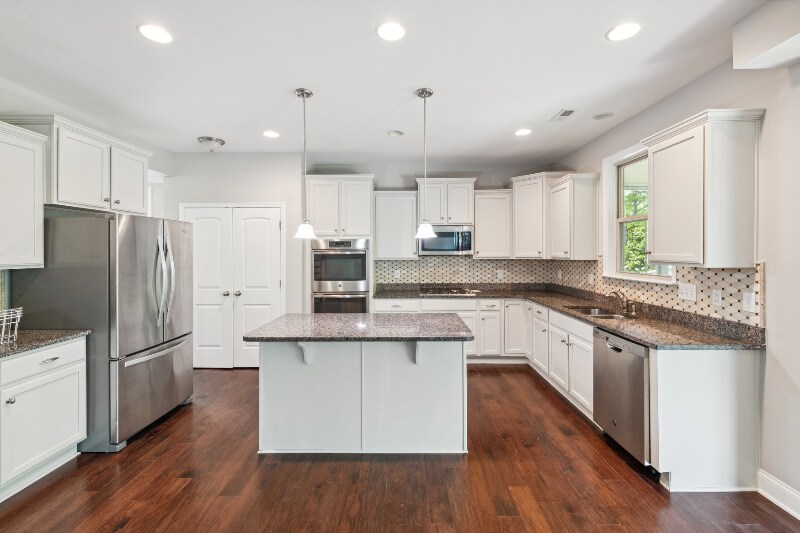 Building Photo - 1600 Drift Falls Ln