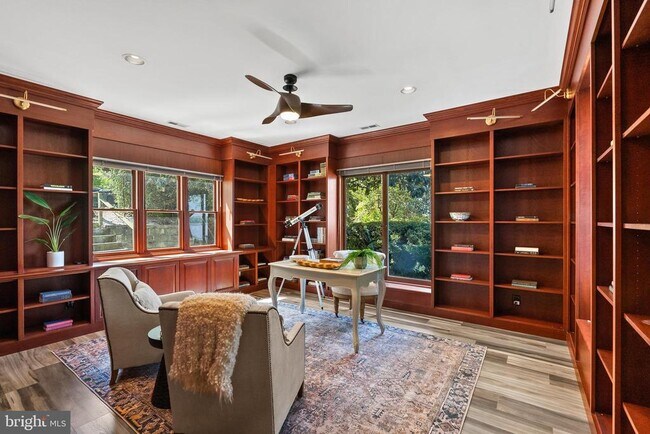 Building Photo - 9112 Riverside Dr