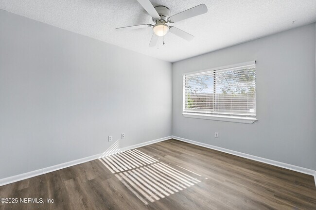 Building Photo - 2505 Waters Edge Dr