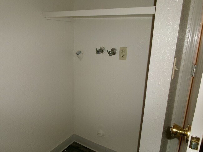 Building Photo - 3128