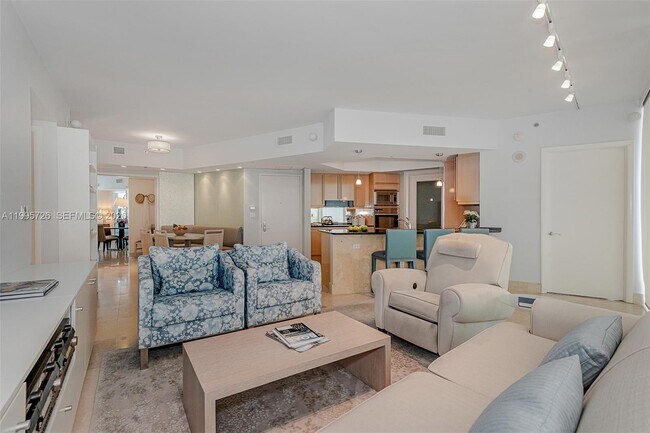 Building Photo - 1000 South Pointe Dr