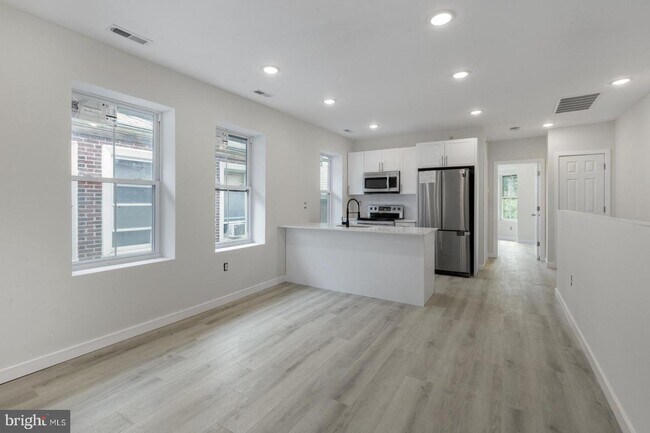 Building Photo - 223 S 45th St