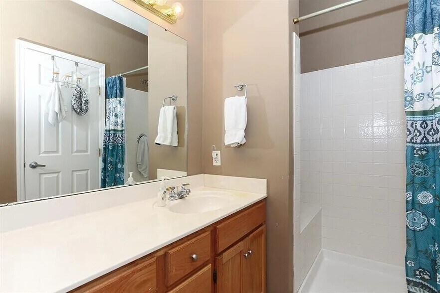 Building Photo - 7545 Mansion Cir