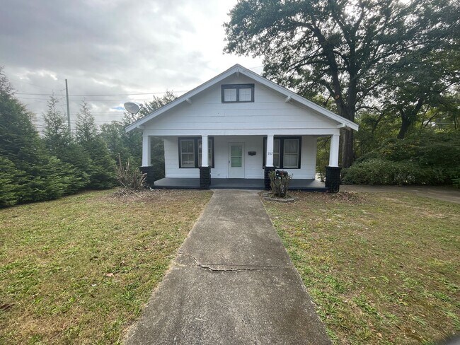 Primary Photo - 3 bedroom 1 bathroom house in Shelby