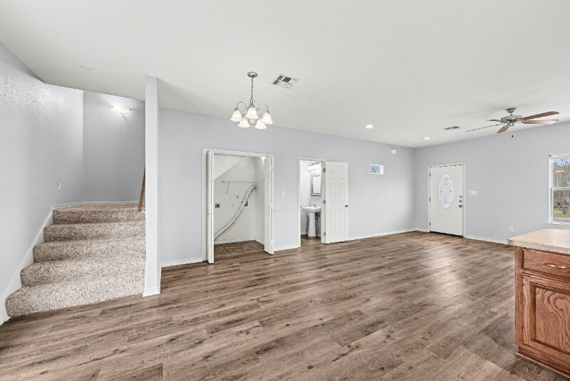 Building Photo - 1124 N Penelope St