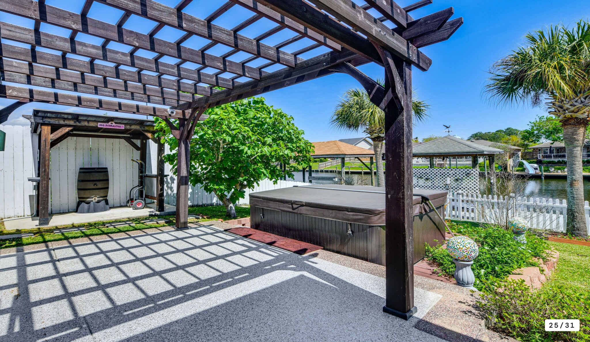 Building Photo - 125 Windward Passage St