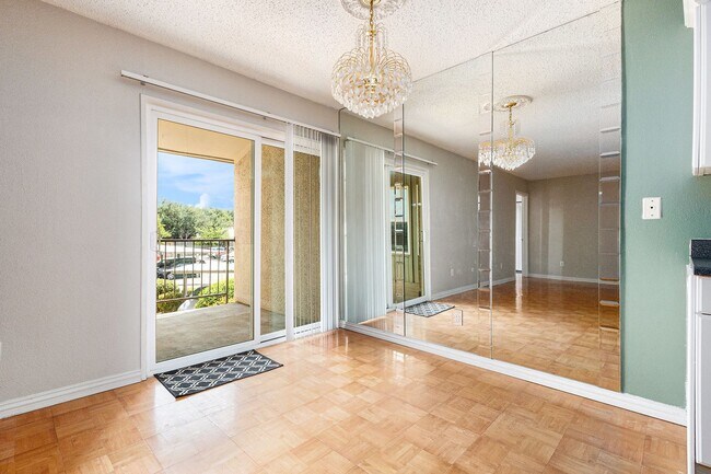 Building Photo - Experience comfortable city living in this...