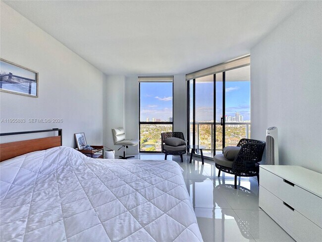 Building Photo - 3640 Yacht Club Dr