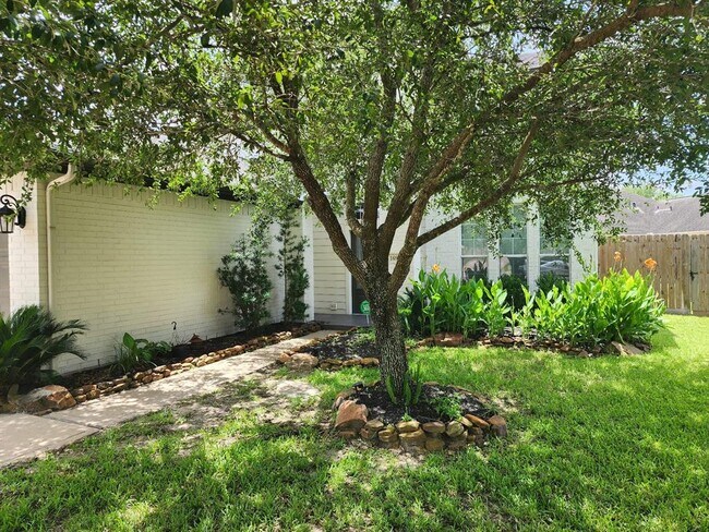 Building Photo - 16935 Jelly Park Stone Dr