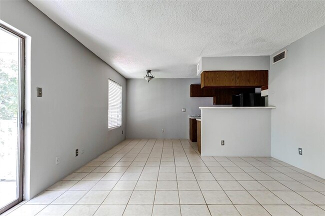 Building Photo - 2750 Holly Hall St