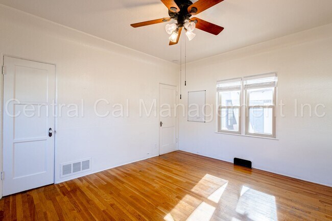 Building Photo - 3 Bedroom/2.5 Bath Home with a Mother In Law Unit - $2595 per month!