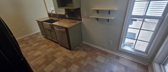 Building Photo - 5982 Fox Ridge Ln