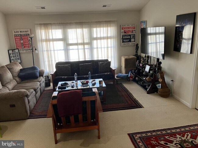 Building Photo - 913 Pleasant Dr