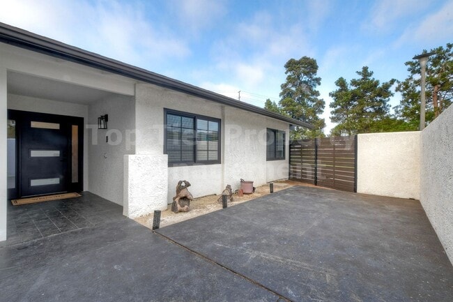 Building Photo - ***Completely Remodeled 3 bed+ Bonus Room,...