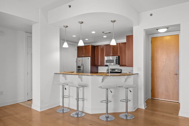 Building Photo - 618 N Boylan Ave