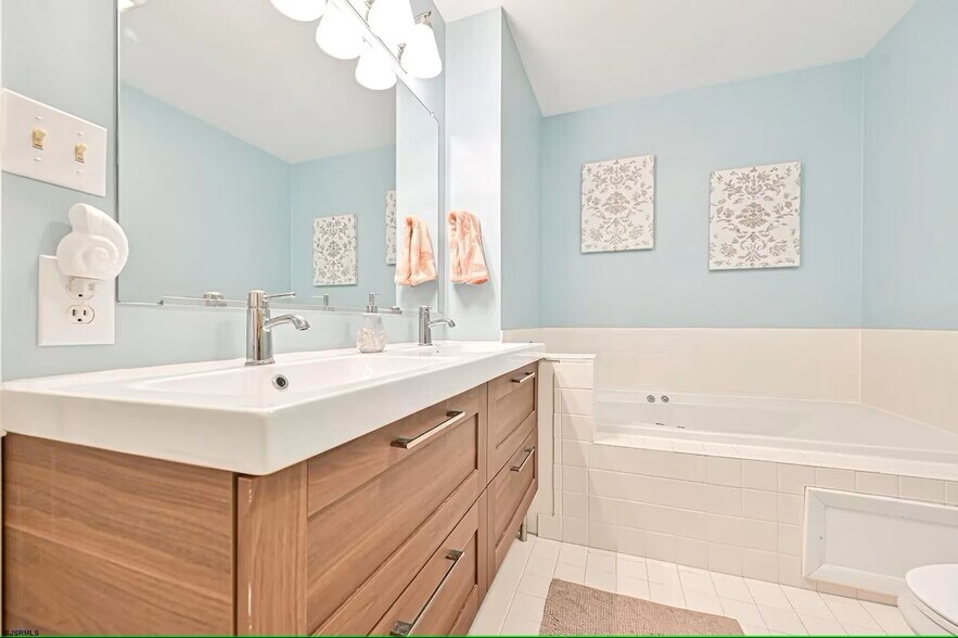 Building Photo - 518 W Brigantine Ave